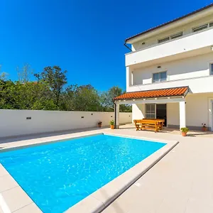 Bianca - With Private Pool Ferienhaus